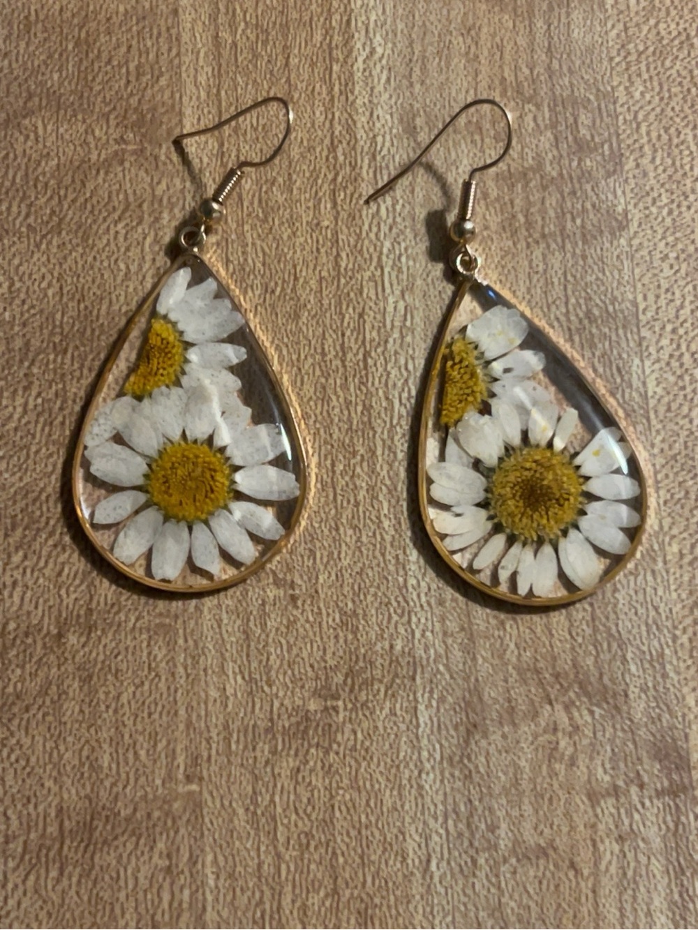 Pressed Daisy Resin Teardrop Dangle Earrings Gold Tone botanical boho floral